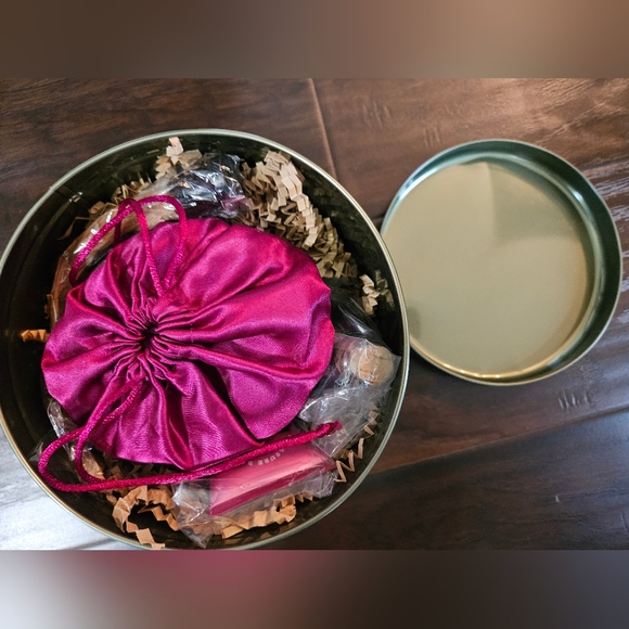 KAMASUTRA Raspberry Kiss Gift Set - Picture 5 of 6